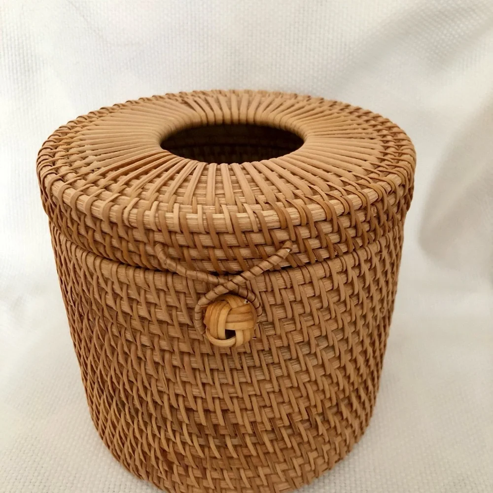 Woven Rattan Tissue Box Cover in Natural Tan NWOT Boho Beachy Rustic Coastal